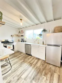 Chic Bayfront Cottages with Kayaking + Crabbing - Image 2