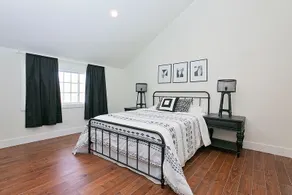 Historic Carriage House Near Louisville Hotspots - Image 4