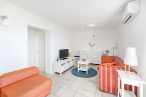 Family friendly villa next to the beach, close to Trogir and Split - Image 5
