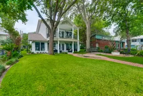 Private Lakefront Retreat - Image 2