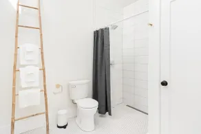 Chic Guest House in the Heart of the City - Image 5