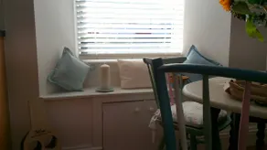 Charming 2 bedroom ground floor apartment - Image 3
