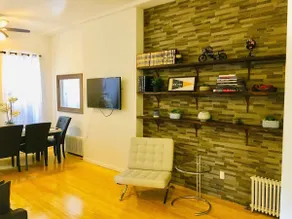 POSH RENOVATED APARTMENT WITH HIGH CEILINGS! - Image 5