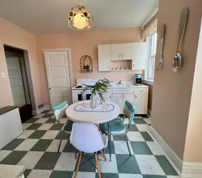 Cute Retro Apt Near Stadiums and Casino - Image 2