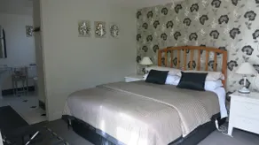Charming, private garden studio in Central Village - Image 5