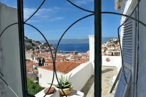 The White House, unique and cosy with great views - Image 3