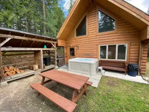 The ONLY sled-in-sled-out Log Chalet at Eagle Pass - Image 5