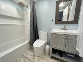 Beach Getaway! Central Location + Private| Laundry - Image 4
