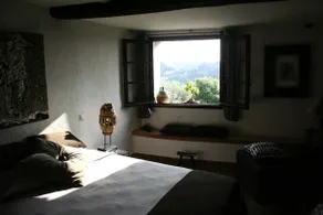 St Paul - Heart of the Village - Deluxe Suite - Image 4