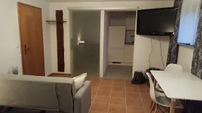 Modern one-room apartment on the golf course - Image 4