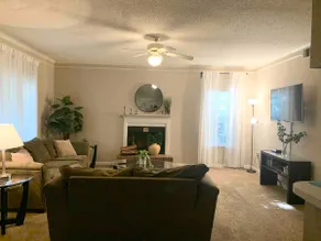 Cozy Condo at the Mall - Image 3