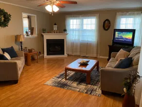 Beautiful Farmhouse near Lake Cumberland - Image 4