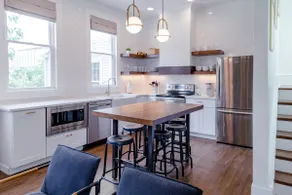 Sleeps 22: Entire 3-Unit Building, 5 Baths, 5 Min to Downtown - Image 4