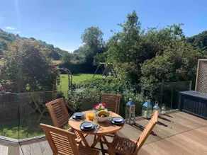 The Carthouse (Luxury 2 bed with private hot tub) - Image 2