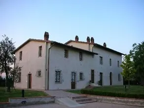 Bright 2 Bedroom Apartment with Park and Pool WiFi - Image 2