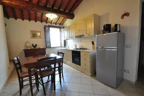 Bright 2 Bedroom Apartment with Park and Pool WiFi - Image 4