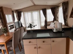 Lovely 2 bedroom holiday home with pool - Image 2