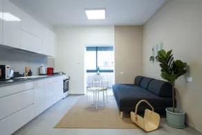 ✸Bright 1BR Apt. 4Min Walk To Market with Private Balcony & 43inch smart tv✸ - Image 2