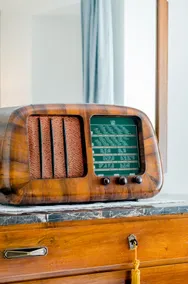 Cottage with vintage touches near the lakefront - Image 2