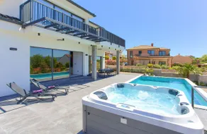 Lussuosa villa Lucija con piscina riscaldata - Image 2