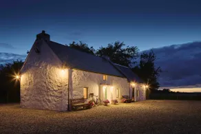 Maggie Deenys Cottage - Image 2