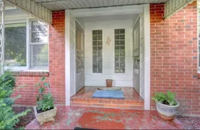 Spacious home close to UofI stadiums & Hessel Park - Image 5
