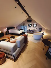 Le Milan Royal – Luxurious suite with sauna and hot tub - Image 3