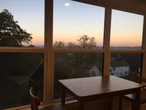Guest House with Stunning Sunrise & City Views - Image 3