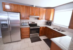 Corporate/Group Stays: 6bdrms, 8TVS, 2kitchens, 2 Living Rms, 6fridges; Near Dining, Shops, & Rec! - Image 3