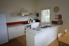Relaxing resort stay in Cowes (3 bedrooms + WIFI) - Image 4