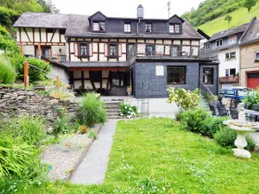 Vacation home with up to 8 bedrooms, quiet location - Image 3