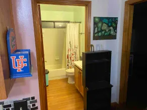 Pleasant open concept home. Downtown Newberry. - Image 3