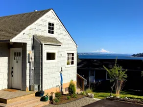 Sunny water view 1-bedroom cottage - Image 4