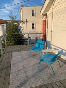 King bed, no cleaning fees, dedicated parking - Image 2