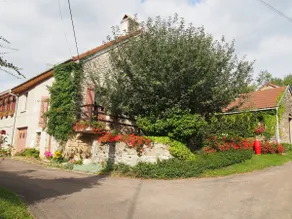 Quiet cottage in the heart of the Burgundian countryside - Image 5