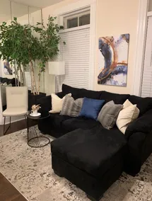 2BDRM Executive Suite mins from Downtown w/parking - Image 2