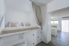 Vamare Beachfront House - Image 4