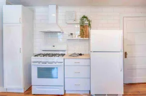 Vintage Riverview Cottage - Image 4