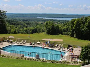 Spacious Shanty Creek Chalet with Resort Amenities - Image 4