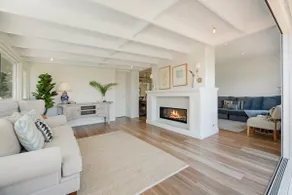 A Barefoot Beach House Absolute Waterfront Bay - Image 3