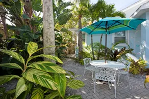 THE COTTAGE - 32 Steps to the Beach - Sleeps 2, drive to your door, Wifi, Grill. - Image 2