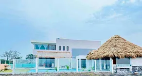 The Beautiful House on the Beach - Image 4