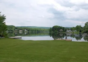 Clark Lakefront Cottage - Image 4