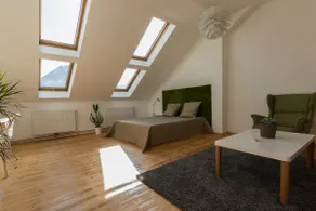 Chic 80 m² with balcony in the center + air conditioning! - Image 3