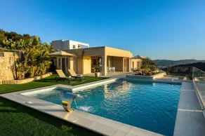 Apartment mit Terrasse, privatem Pool und Garten - Image 2