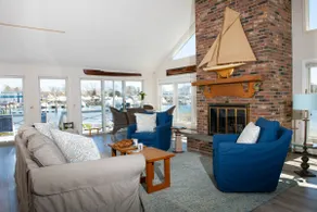 Haigh House, waterfront home in Wickford village - Image 2