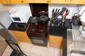 Stunning Apartment with Free Wifi, Washer & Drier - Image 4