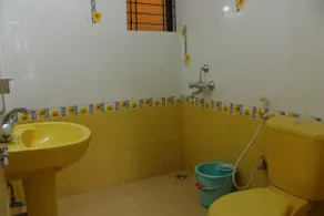 STONE THROW FROM BEACH COMFORT HOME STAY - Image 4