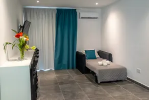 A. Maos superior one-bedroom apartment - Image 2