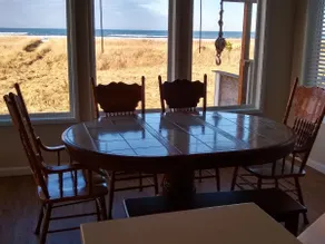 Oceanfront -Beach Path-Kid/Dog Friendly-Deck-VIEWS - Image 4